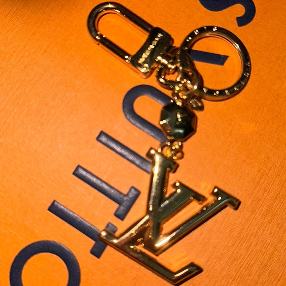 LV FACETTES BAG CHARM & KEY HOLDER - Picture 5 of 6